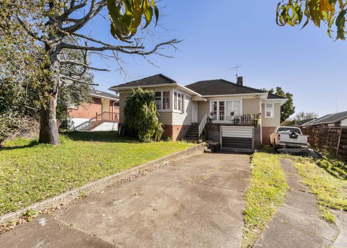  at 84  Roberts Road, Te Atatu South, Waitakere City, Auckland