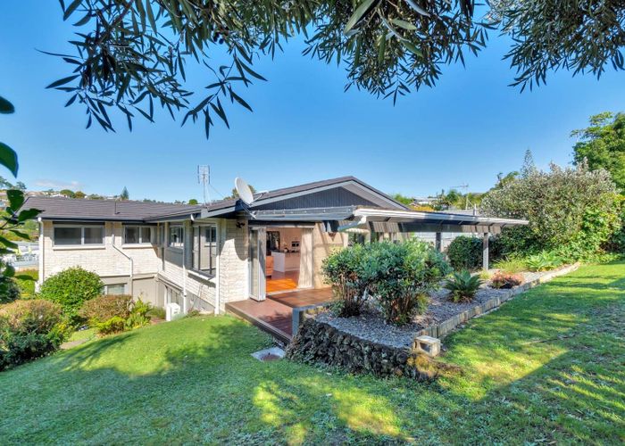  at 8 Coromandel Crescent, Mairangi Bay, North Shore City, Auckland