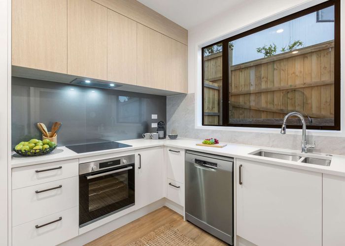  at 14 Roland Hill, Glen Eden, Auckland