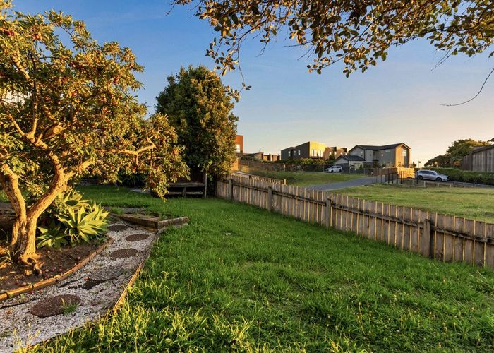  at 4/51A Northboro Road, Belmont, North Shore City, Auckland