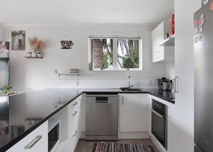  at 2/13 Hamurana Place, Te Atatu Peninsula, Waitakere City, Auckland