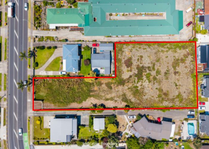  at 1&2, 35 Great South Road, Manurewa, Manukau City, Auckland