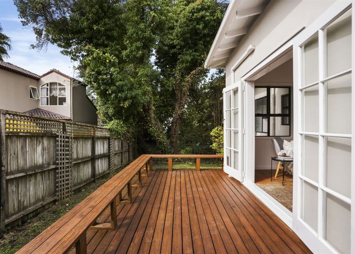  at 1/16 Nile Road, Milford, Auckland
