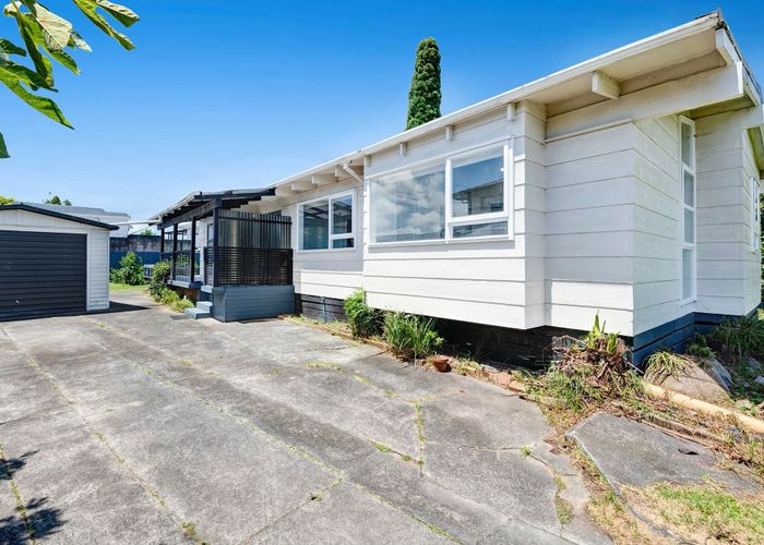  at 32 Akoranga Drive, Northcote, North Shore City, Auckland