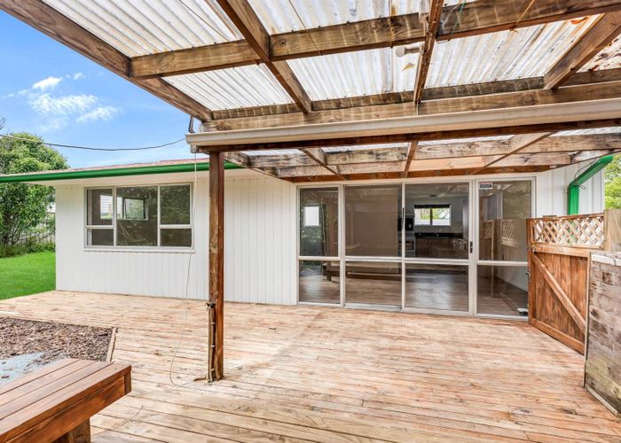  at 2/26 Kemp Road, Massey, Auckland