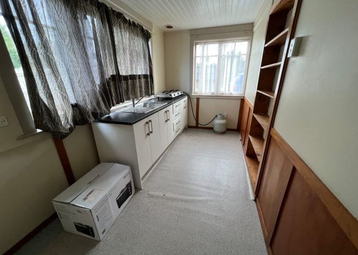  at 2/180 White Swan Road, Mount Roskill, Auckland City, Auckland