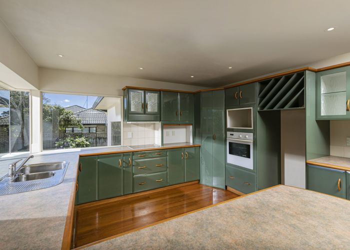  at 6 Vermeer Place, West Harbour, Auckland