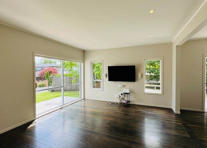  at 32 Isobel Road, Greenhithe, Auckland