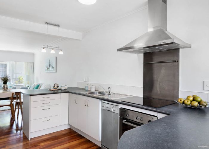  at 2/18 King Edward Avenue, Epsom, Auckland