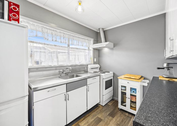  at 2/39 Blacklock Avenue, Henderson, Waitakere City, Auckland