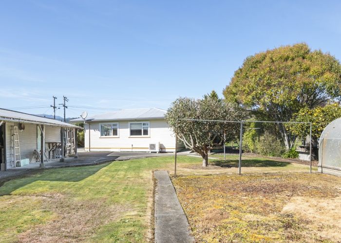  at 207 Whitby Road, Wakefield