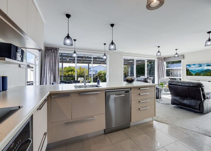  at 32 Fraser Crescent, Elderslea, Upper Hutt