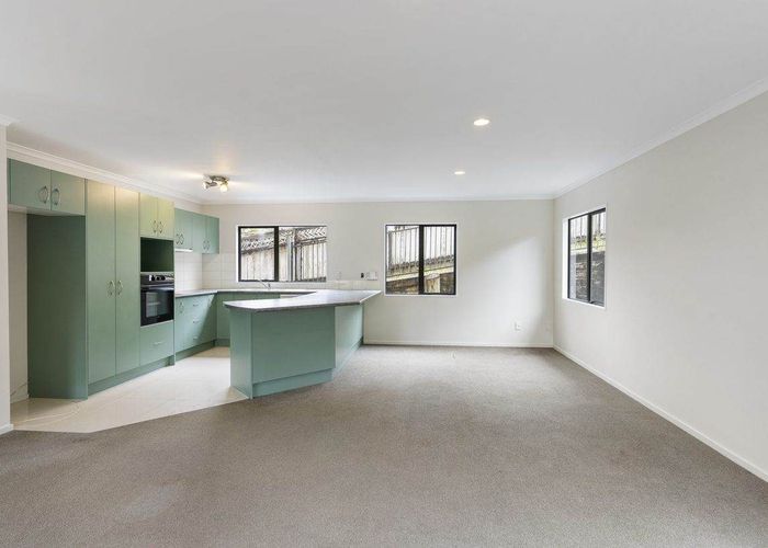  at 2/14 Mossop Rise, Glenfield, North Shore City, Auckland