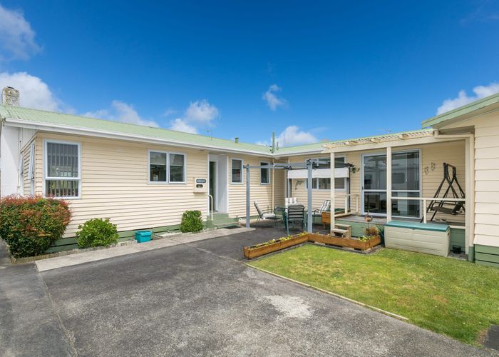 at 2 MacMurdo Avenue, Glenview, Hamilton
