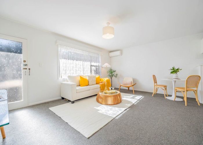  at 2/213 Penrose Road, Mount Wellington, Auckland City, Auckland