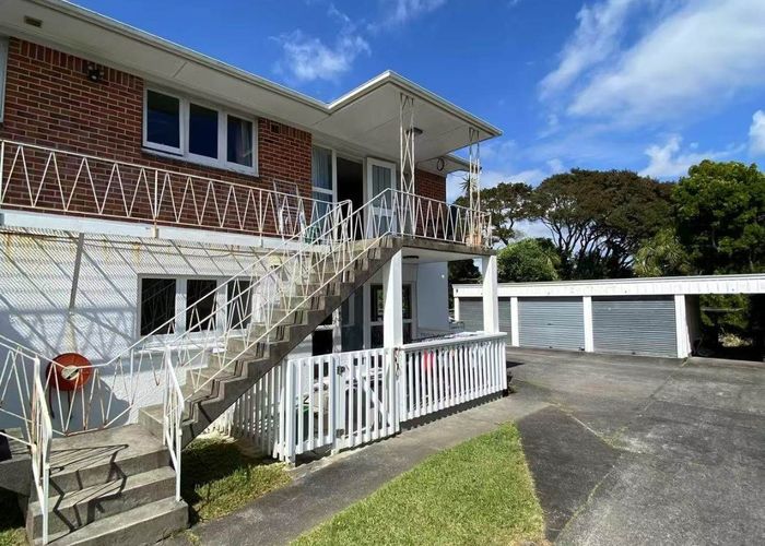  at 4/19 Thatcher Street, Mission Bay, Auckland