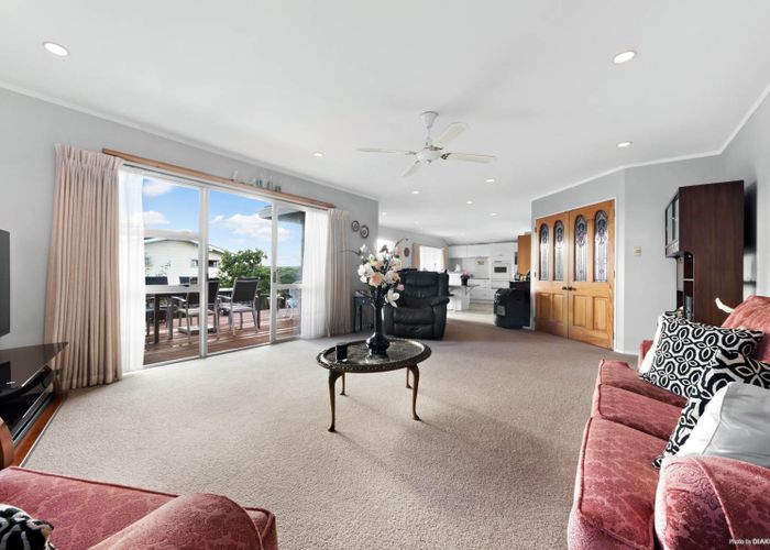  at 2/3 Bolton Street, Blockhouse Bay, Auckland