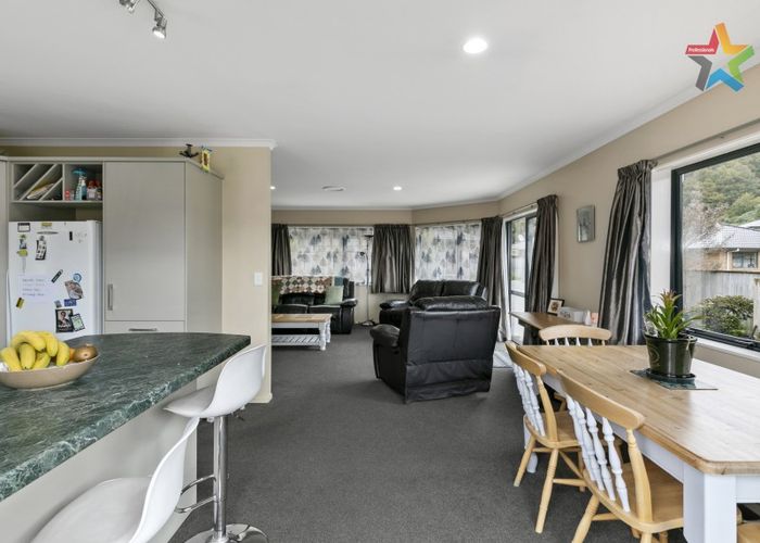  at 21 Aragon Grove, Kingsley Heights, Upper Hutt