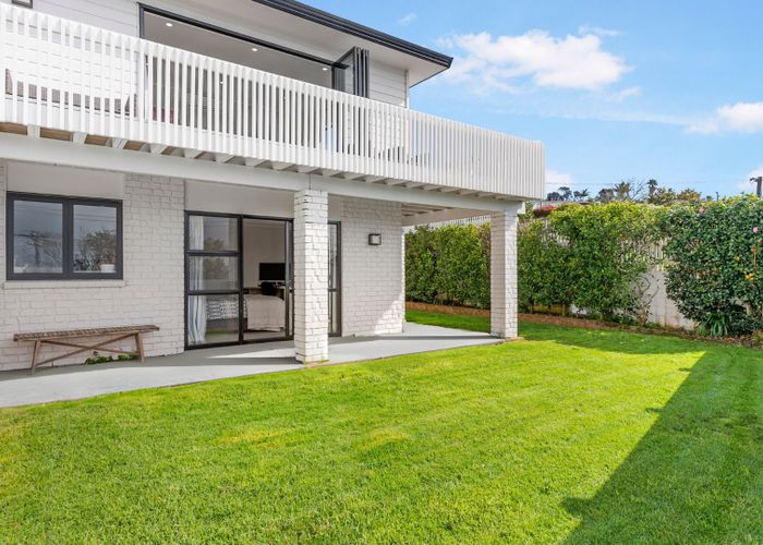  at 33b Parr Terrace, Castor Bay, North Shore City, Auckland