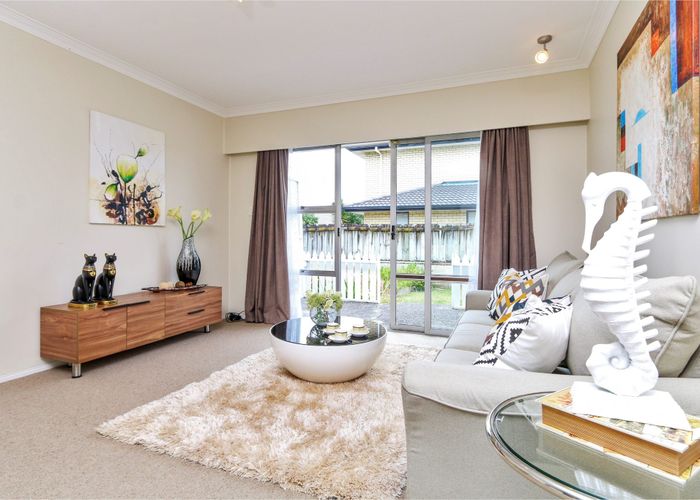  at 2/12 Stanhope Road, Mount Wellington, Auckland