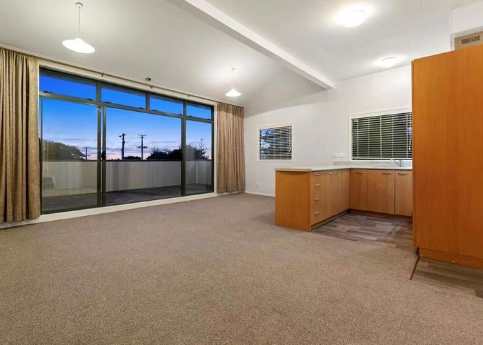  at 2/18 Sunnyhaven, Beach Haven, North Shore City, Auckland