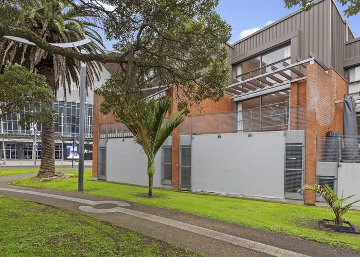  at 2/55 Mahuhu Crescent, City Centre, Auckland City, Auckland