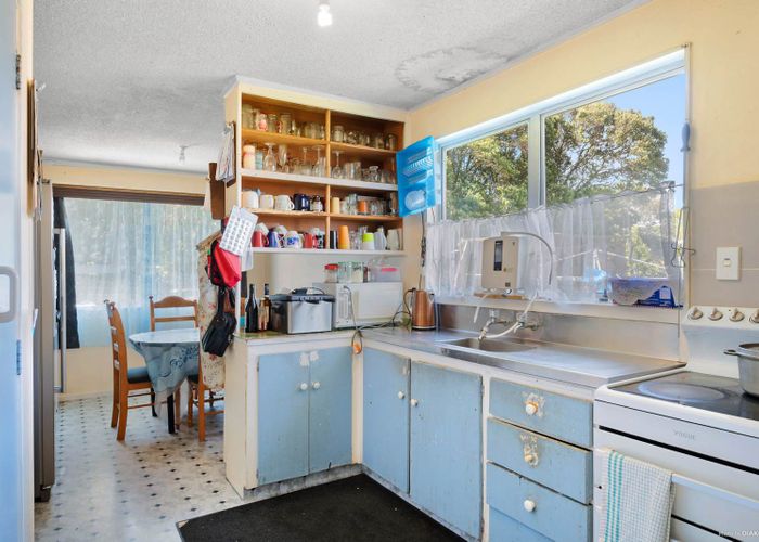  at 10 Blair Place, Otara, Auckland