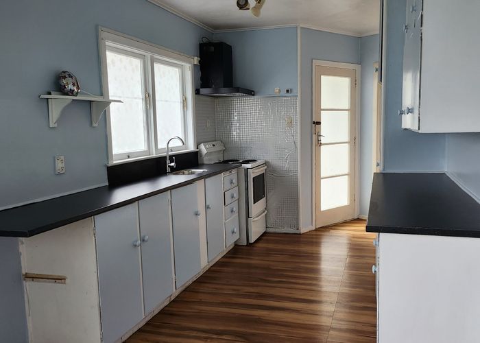 at 23 Waverley Avenue, Glenfield, North Shore City, Auckland