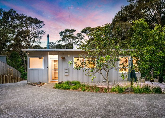  at 6 Selwyn Avenue, Glen Eden, Waitakere City, Auckland