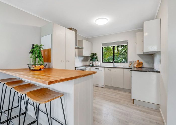  at 15A Tetrarch Place, Totara Vale, North Shore City, Auckland