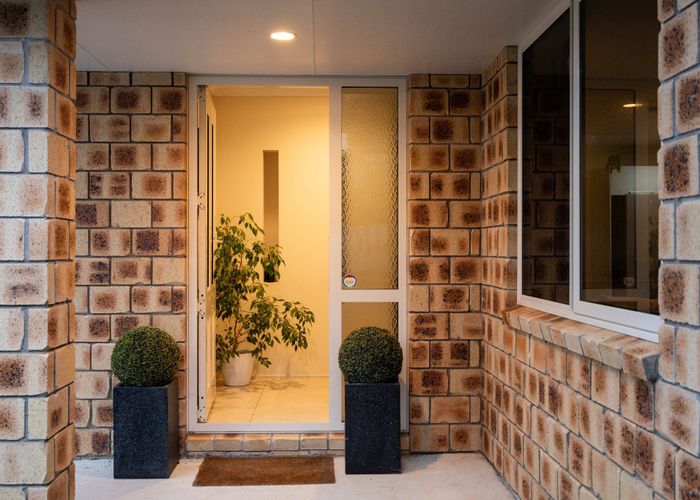  at 17 Edward Street, Grandview Heights, Hamilton