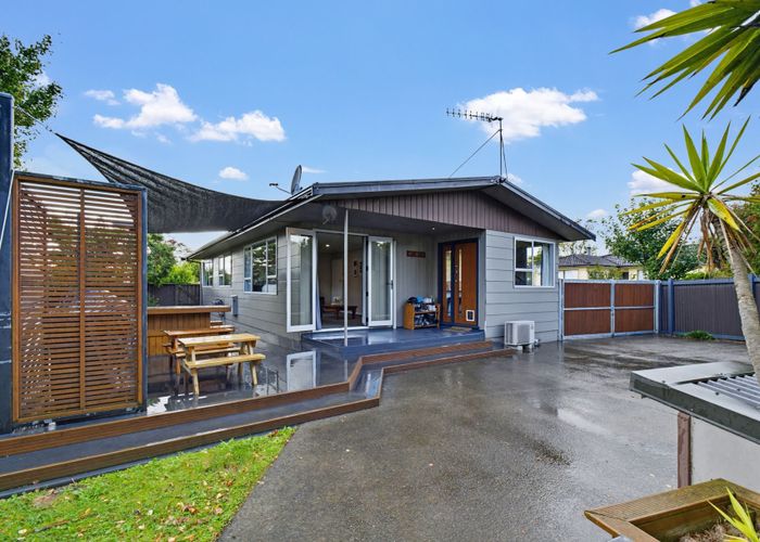  at 6 Escort Grove, Awapuni, Palmerston North