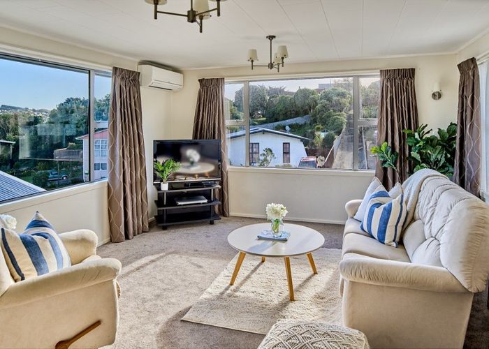 For rent 54 Gloaming Hill, Titahi Bay, Porirua, Wellington homes.co.nz