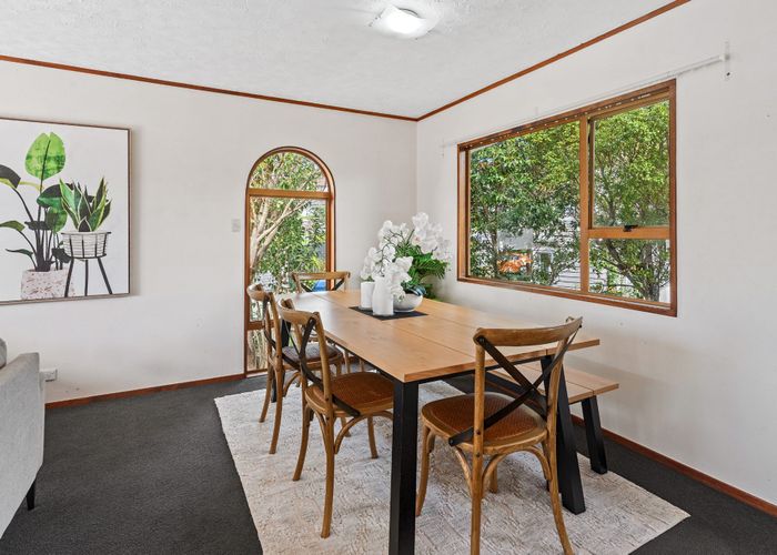  at 1/918 Beach Road, Waiake, North Shore City, Auckland