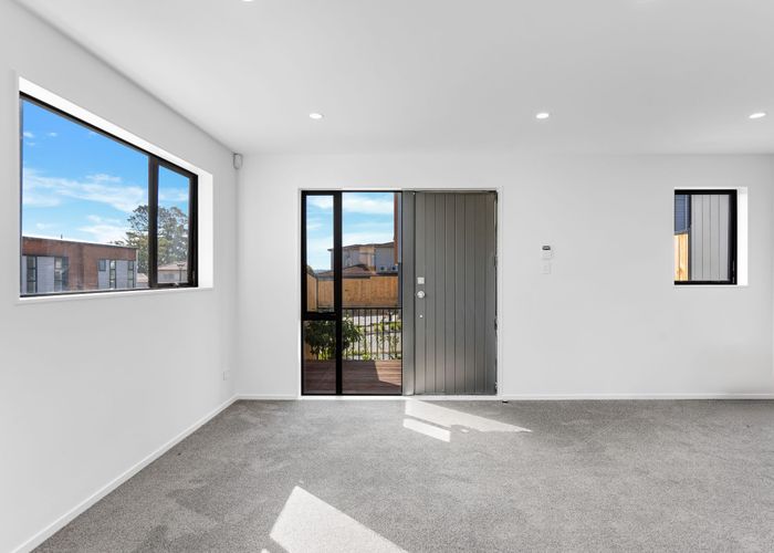  at 6 Raupeti Lane, Henderson, Waitakere City, Auckland