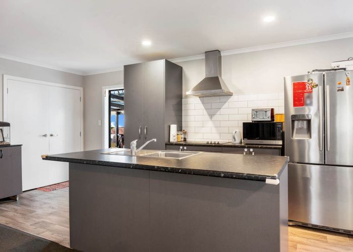  at 12 and 12A Southview Place, Manurewa, Manukau City, Auckland