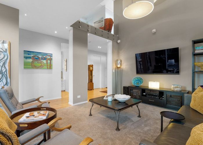  at 10 Garreg Road, Fendalton, Christchurch City, Canterbury