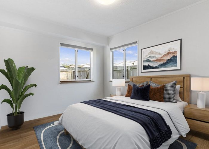  at 2/13 Greenstone Place, Clover Park, Manukau City, Auckland