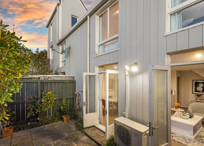  at 1/142 Rugby Street, Merivale, Christchurch City, Canterbury