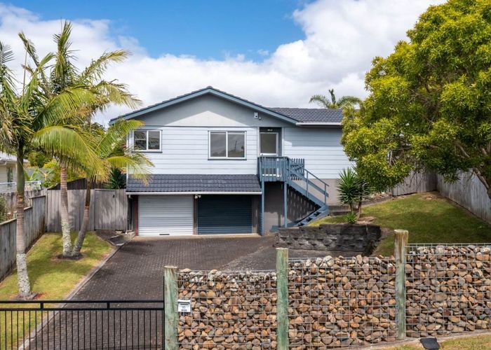  at 16 Tetrarch Place, Totara Vale, Auckland