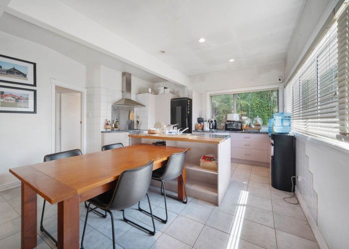  at 2/2 Plane Street, Avondale, Auckland City, Auckland