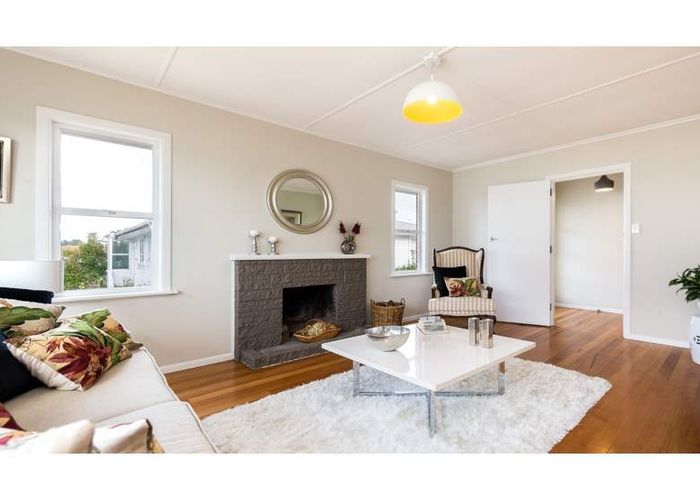  at 215 Sunnynook Road, Wairau Valley, Auckland