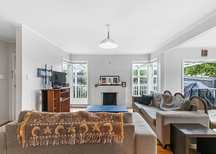  at 1/30 Gray Avenue, Mangere East, Auckland