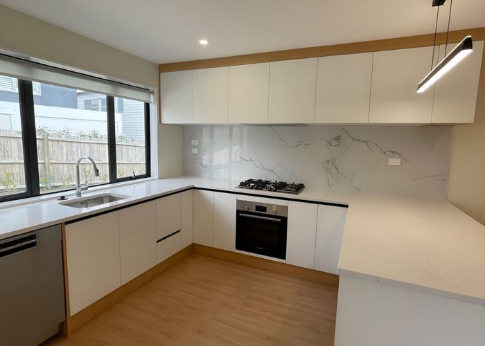  at 14B Fortyfoot Lane, Sunnyhills, Manukau City, Auckland