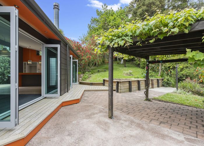  at 5 Jays Road, Titirangi, Auckland
