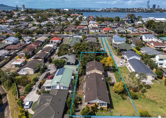  at 53 Shakespeare Road, Milford, North Shore City, Auckland
