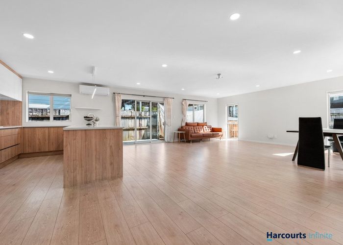  at 25A Larnoch Road, Henderson, Waitakere City, Auckland