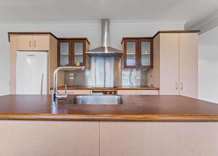  at 14 Kettle Street, Point Chevalier, Auckland