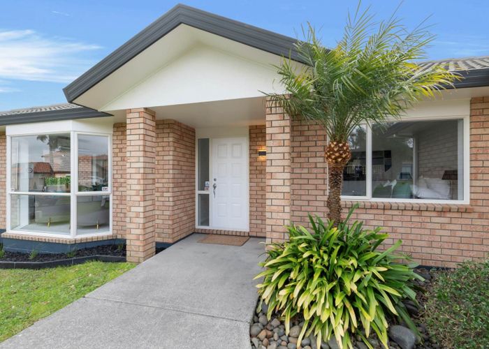  at 8  Willowbank Close, East Tamaki Heights, Manukau City, Auckland