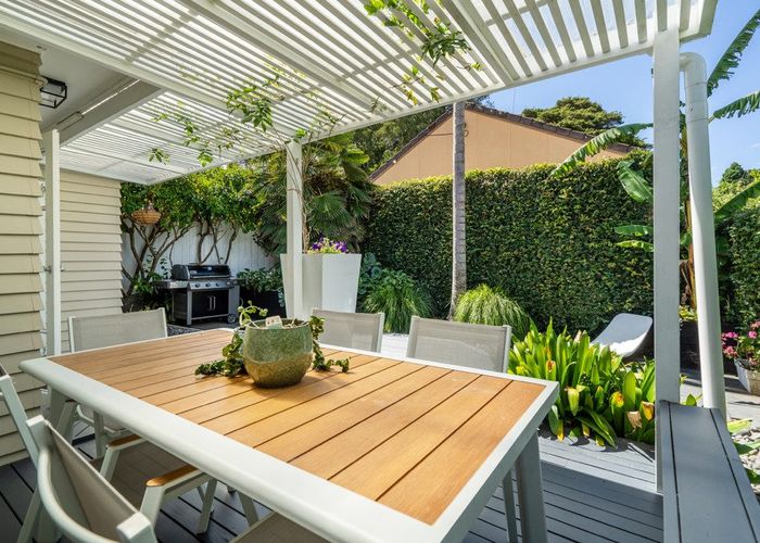  at 2/39 Hillcrest Avenue, Hillcrest, Auckland